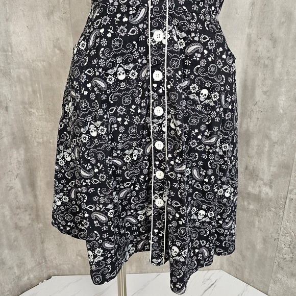 Hell Bunny Vixen Black Bandana Skull Print Button Front Dress – Women's Size XL - Picture 4 of 10